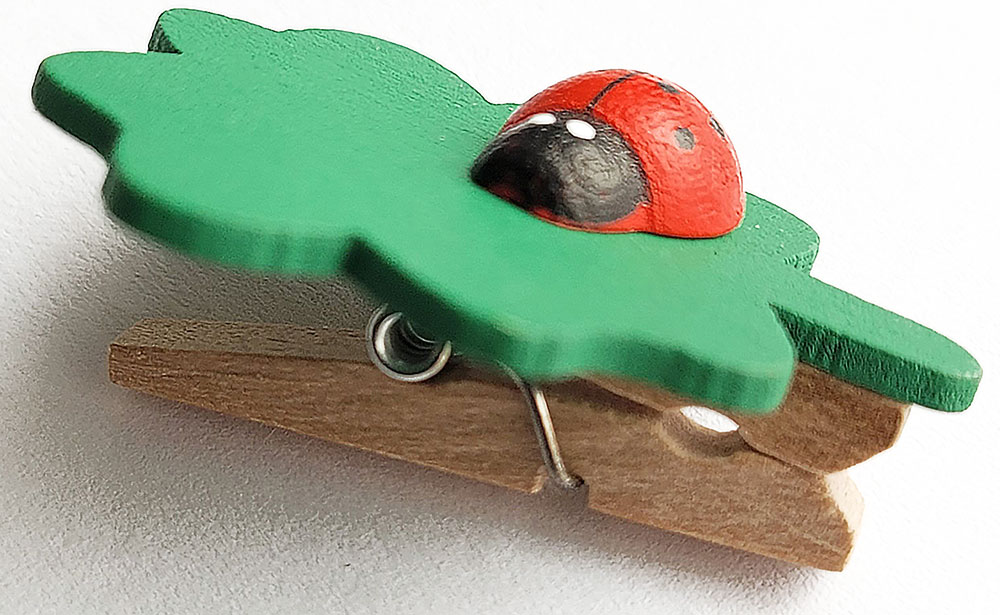 Holzklammern - MARIENKÄFER  (= Set mit 8 Stück)