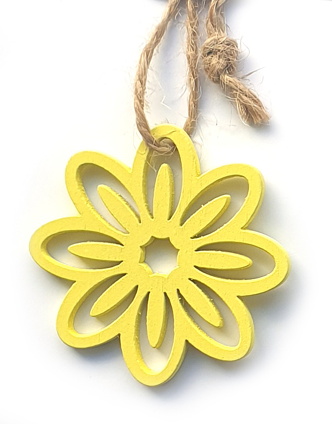 8H0021-14-hellgelb Holz-Anhänger "BLUME", hellgelb: 5 cm x 5 cm zu 24 Stück im PE-Beutel