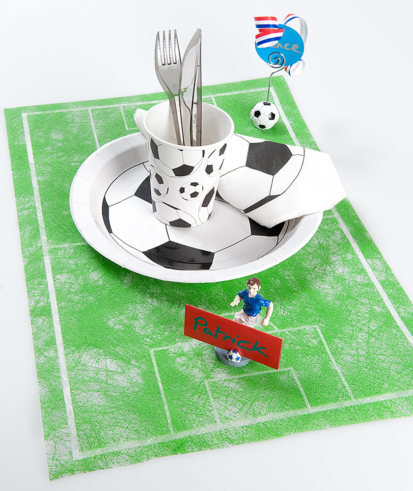 Tischläufer-FUßBALLFELD, grün: Deko-Beispiel