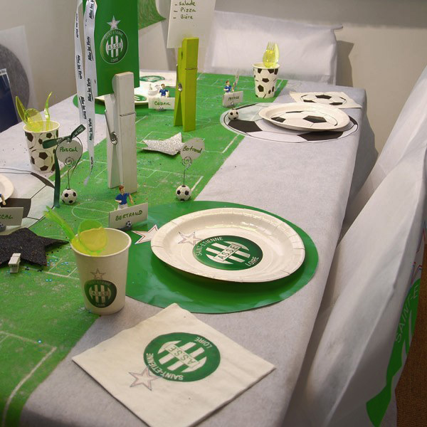 Tischläufer-FUßBALLFELD, grün: Deko-Beispiel