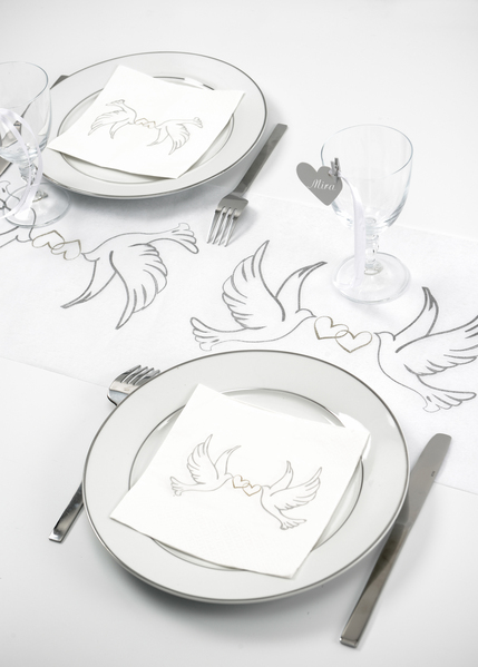 Deko-Beispiel für Tischläufer-TAUBEN: 300mm breit / 5m-Rolle.