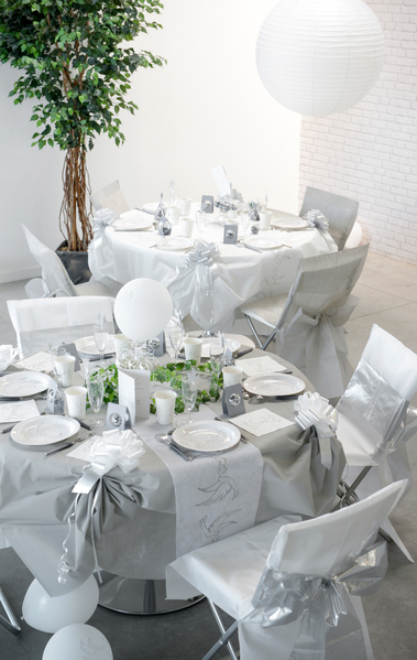 Deko-Beispiel für Tischläufer-TAUBEN: 300mm breit / 5m-Rolle.